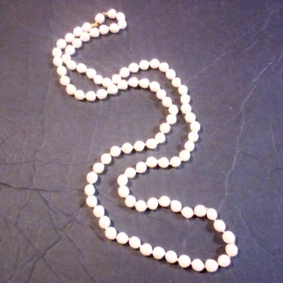 Vintage Trifari White Hand Knotted Faux Pearl Necklace - Picture 2 of 4